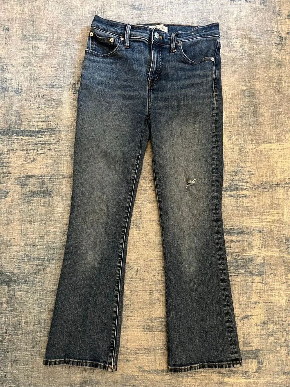 Madewell Distressed Kick Out Crop Jeans Style: NM243 Size 27